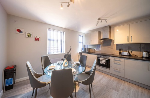 St Helens House | Private Ensuite Room Shared Kitchen St Helen D2