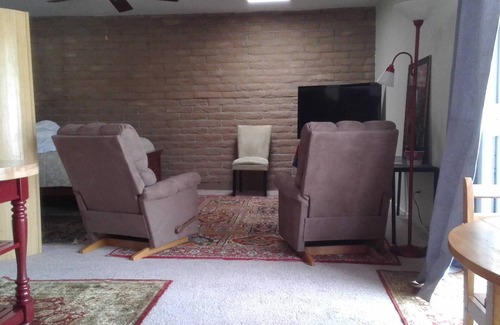 Casas Adobes House | Private entrance, large quiet casita at end of cul de sac. NW, Easy access I-10.
