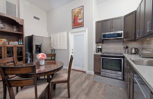 Thousand Oaks Apartment | Private Entry Very Spacious & Quiet 2 Bedroom, 1.5 Bath Guest Suite
