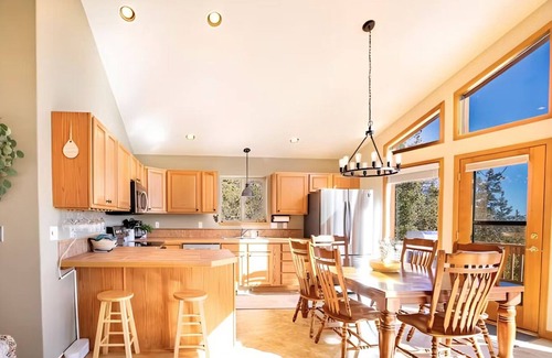 Valley of the Sun House | Private Escape 4BR Cabin Near Breckenridge with Views