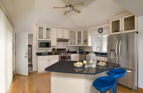 Orleans House | Private Estate, heated pool, outdoor Livingroom, kitchen, 11 bedrooms, sleeps 20