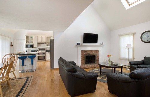 Orleans House | Private Estate, heated pool, outdoor Livingroom, kitchen, 11 bedrooms, sleeps 20