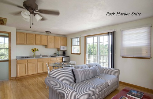 Orleans House | Private Estate, heated pool, outdoor Livingroom, kitchen, 11 bedrooms, sleeps 20