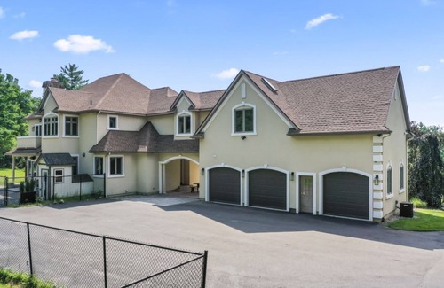 Town of Schodack House | Private Estate Pool Pets Nature Trails