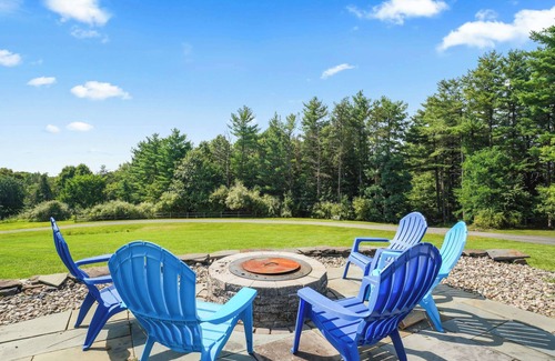 Town of Schodack House | Private Estate Pool Pets Nature Trails