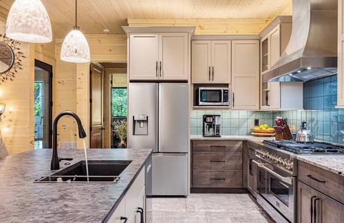 Cashiers House | Private Falls-Hiking-View-King beds-Sauna-Pub-Chefs Kitchen-In Town & Private!