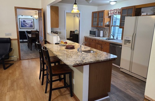 Redding Ridge House | Private family friendly home with in-ground pool and tennis court