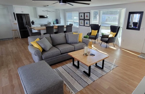 Gulf Gate Estates House | Private fenced 2/2 open plan with heated pool in Gulf Gate 2 mi to Siesta Key!