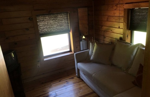 Mountain Home Cabin | Private fishing cabin on White River with hiking trails nearby