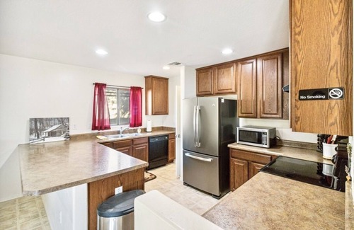 Oasis at Magic Ranch House | Private Florence Getaway 15 Minutes to Historic Downtown!