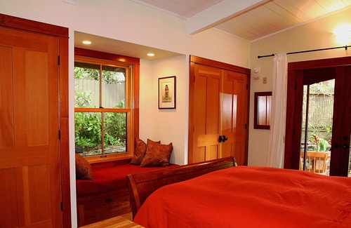 Jacoby Creek Apartment | Private garden, bathhouse luxury!
