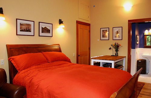 Jacoby Creek Apartment | Private garden, bathhouse luxury!