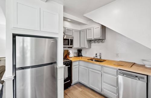 Ansonborough Cottage | Private Garden Cottage in Historic Downtown Charleston