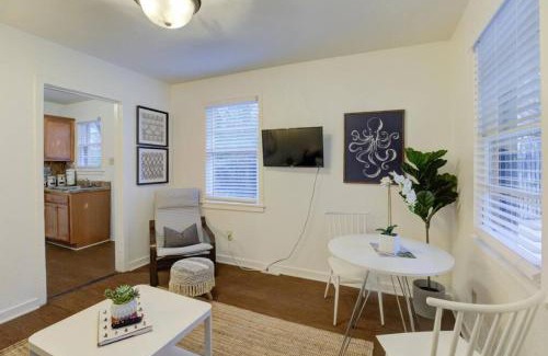 Midtown Apartment | Private Gated Cottage Walk to Overton Square