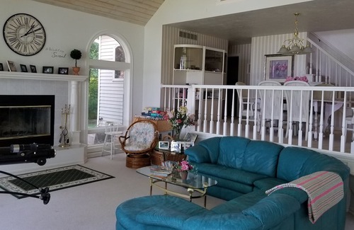 Brussels Cottage | Private getaway for large groups with firepit and view