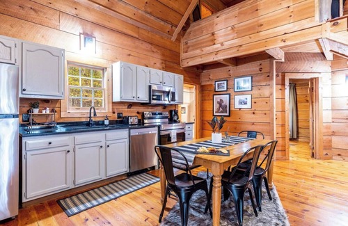 Townsend Cabin | Private Getaway w/Arcade Game, Hot Tub & Fire Pit