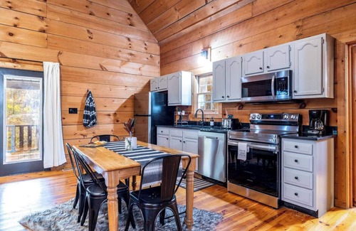 Townsend Cabin | Private Getaway w/Arcade Game, Hot Tub & Fire Pit