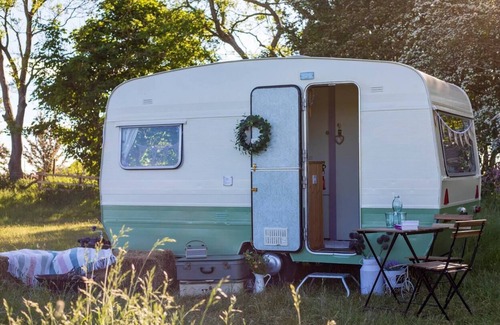 Morpeth Cabin | Private glamping in a vintage caravan & bell tent