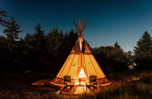 Molalla Apartment | Private Glamping Tipi and Airstream