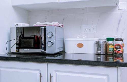 Harare East Cottage | Private Gletwyn Guesthouse w/In-Stay Cleaning Services. Family/Child friendly.