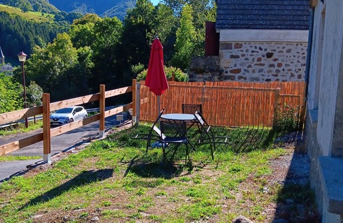 Mandailles-Saint-Julien Apartment | Private ground-floor apartment