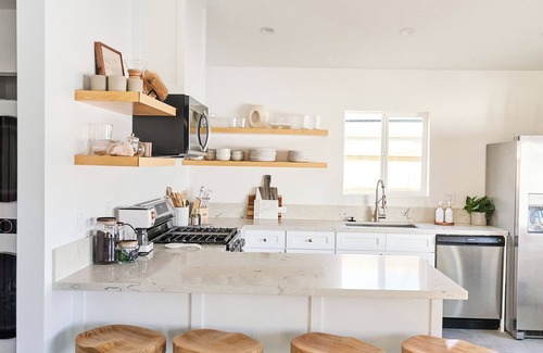 Thousand Oaks House | Private Guest House with Full Kitchen, 30 minutes to L.A. & Beach