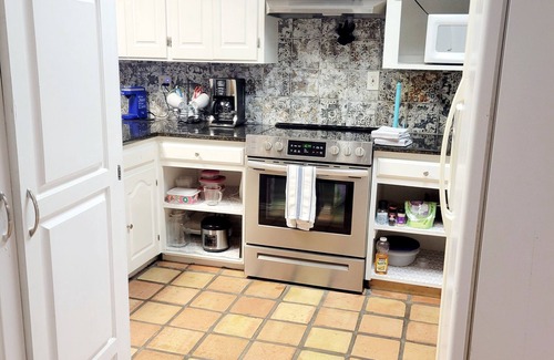 Colleyville House | Private Guest House in sought after Colleyville.