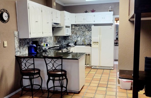 Colleyville House | Private Guest House in sought after Colleyville.