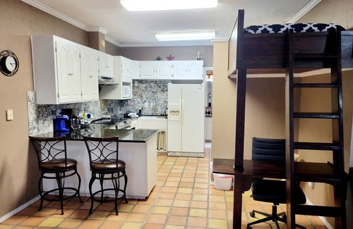 Colleyville House | Private Guest House in sought after Colleyville.