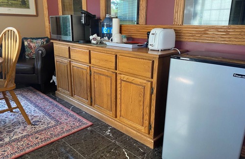 Division No. 11 House | Private guest suite with a king bed, in a country home, minutes from Wetaskiwin.