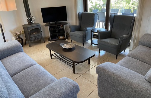 Calonge Villa | PRIVATE HEATED POOL, LOUNGE AIR CONDITIONING, SLEEPS 8, FREE WIFI, CARPORT