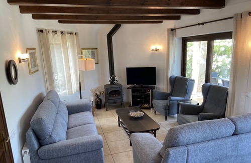 Calonge Villa | PRIVATE HEATED POOL, LOUNGE AIR CONDITIONING, SLEEPS 8, FREE WIFI, CARPORT