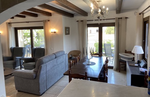 Calonge Villa | PRIVATE HEATED POOL, LOUNGE AIR CONDITIONING, SLEEPS 8, FREE WIFI, CARPORT