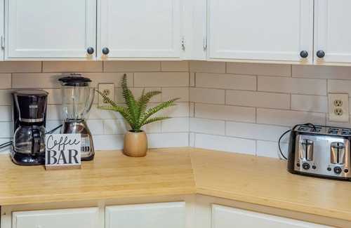 Riverbend of Camino Real House | Private Heated POOL & Game Room by Fiesta Texas & Downtown