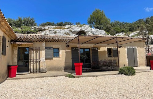 Orgon House | Private heated pool villa in the Alpilles