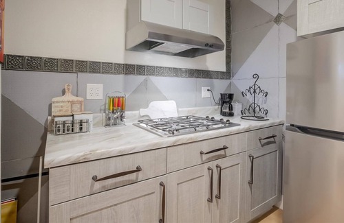 Yorba Linda House | private hidden cottage