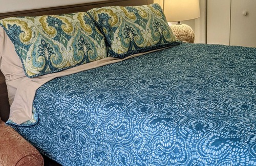Alhambra House | PRIVATE HOME- 2 Rooms with queen bed and Twin bed Separate. Super Host 15 Years