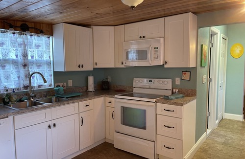 St. Cloud House | Private home and entrance, stocked kitchen, fenced yard, Pets, boats ok,Parking