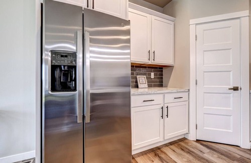 Boardman Apartment | Private Home, Garage & Yard - #650 Boardman