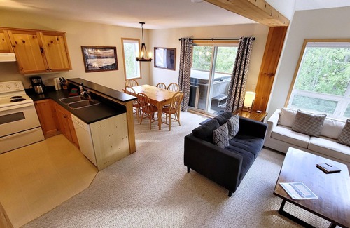 East Kootenay Condo | Private Hot Tub & BBQ | Open-Plan Living | Walk to Ski Lifts