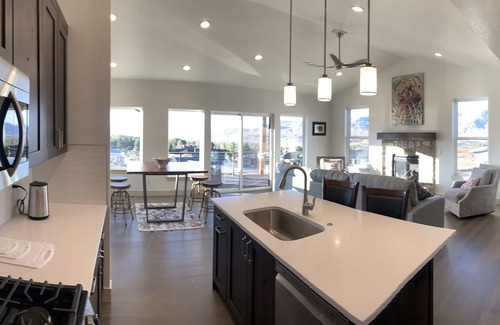 Wolf Creek House | Private Hot tub! Bridges Powder Mountain near Eden new 4 bedroom house