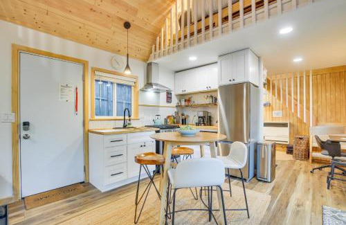 Crestline Apartment | Private Hot Tub! Cozy Crestline Cabin 1 Mi to Lake