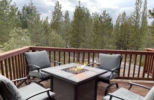 Gold Mountain House | Private Hot Tub - Gas Firepit - A/C - Private Office - Fairway Location