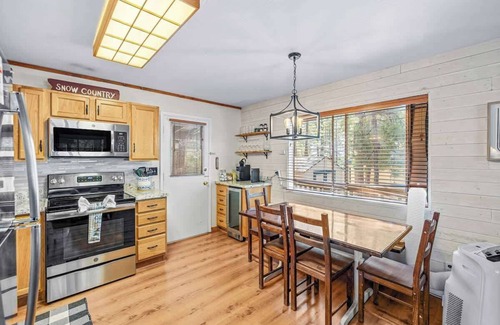 Munds Park House | Private Hot Tub | Munds Park Cabin Retreat