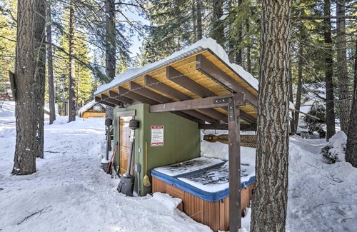 Tahoe Paradise House | Private Hot Tub Quintessential Tahoe Cabin