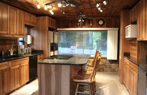 Bat Cave Cottage | Private! Hot Tubs, Massage Chairs, White Water River 10 FT away Large Decks