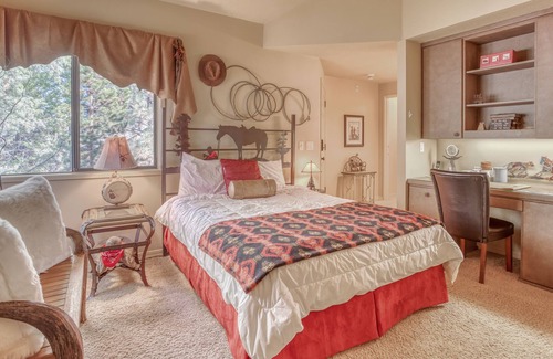 Century West Hotel | Private, Hotel Style Room, Queen bed at Desirable Mount Bachelor Village Resort
