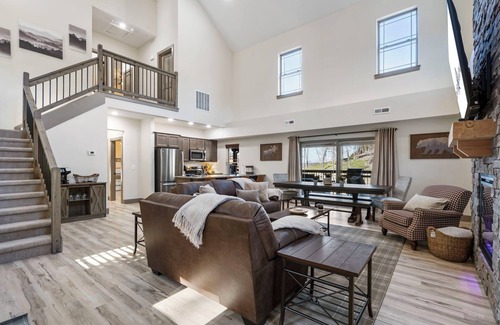 Branson Cabin | Private HotTub-Minutes to Table Rock & Thunder Ridge-Free Attraction Tickets