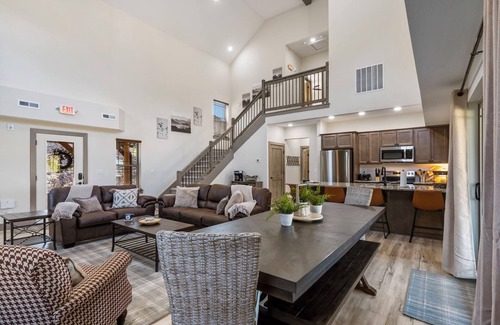Branson Cabin | Private HotTub-Minutes to Table Rock & Thunder Ridge-Free Attraction Tickets