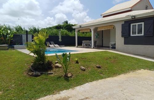 Lamentin House | Private House for Vacation, Castel
